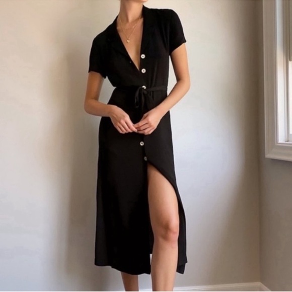 Aritzia Dresses & Skirts - Aritzia Wilfred Button Down Dress

Size xs